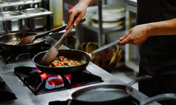 Cooking in the Clouds: How Virtual Kitchens Are Redefining the Culinary Game Cooking in the Clouds: How Virtual Kitchens Are Redefining the Culinary Game