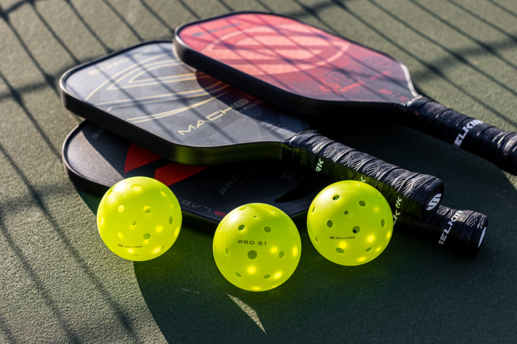 How to Choose the Right Pickleball Paddle for Better Performance
