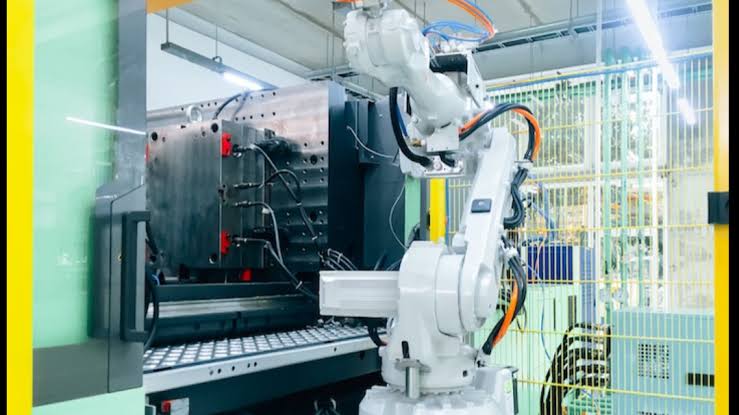 How AI and Smart Automation Are Changing Plastic Injection Molding Manufacturing