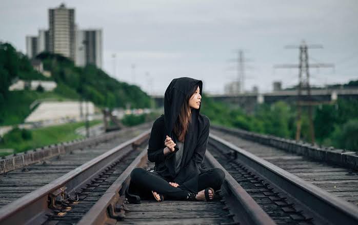 How to Style an Essentials Hoodie for a Modern Streetwear Look