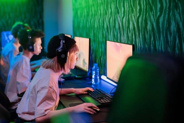 Gaming Online: Connecting Entertainment and Technology