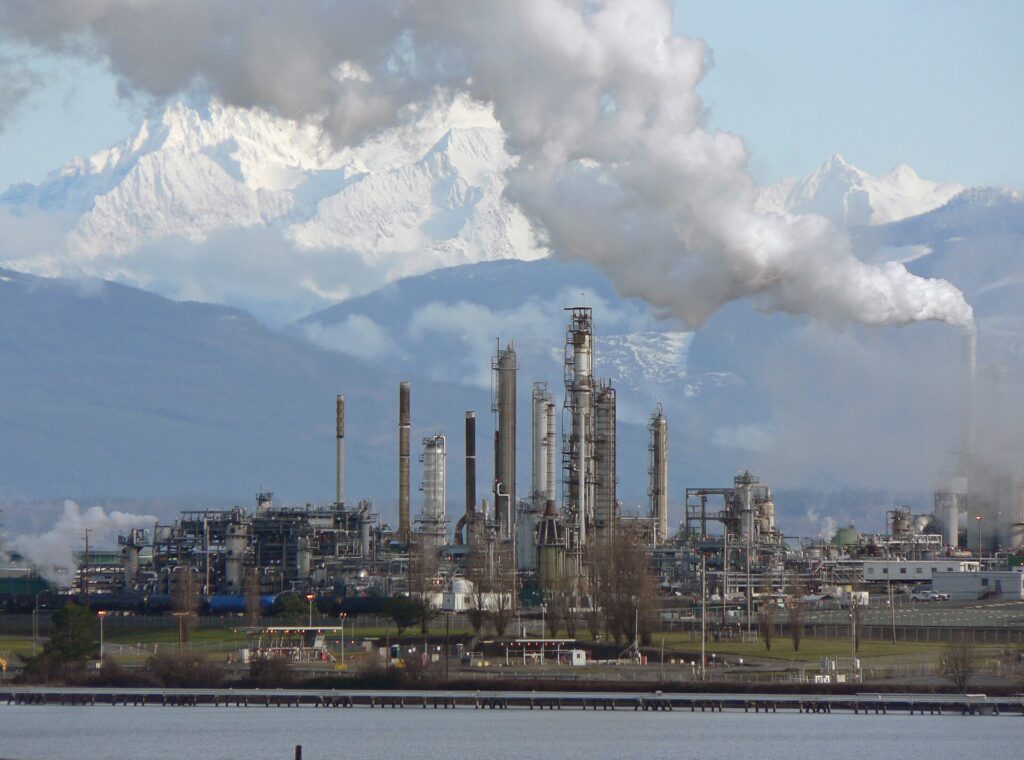 Exxon oil refinery at work as energy earnings beat forecasts