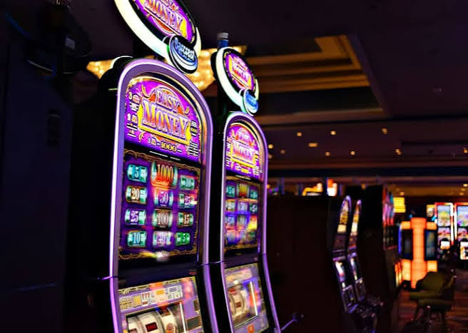 Exploring Online Slot Games: Features, Themes, and Digital Entertainment