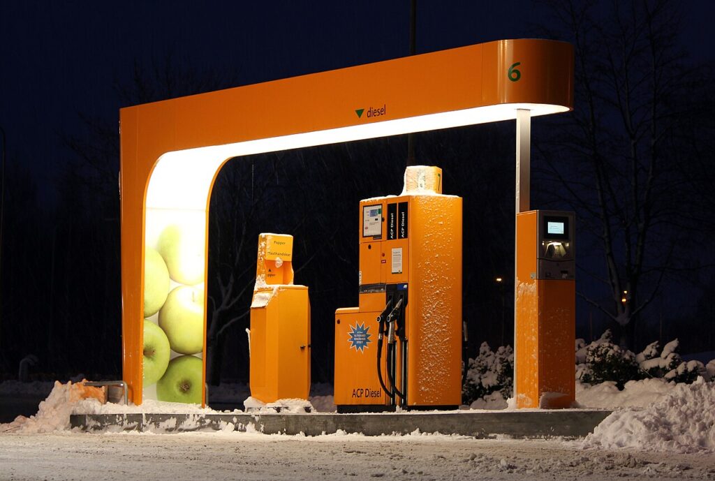 UAE Cuts November Fuel Prices Despite Rising Regional Tensions UAE Cuts November Fuel Prices Despite Rising Regional Tensions